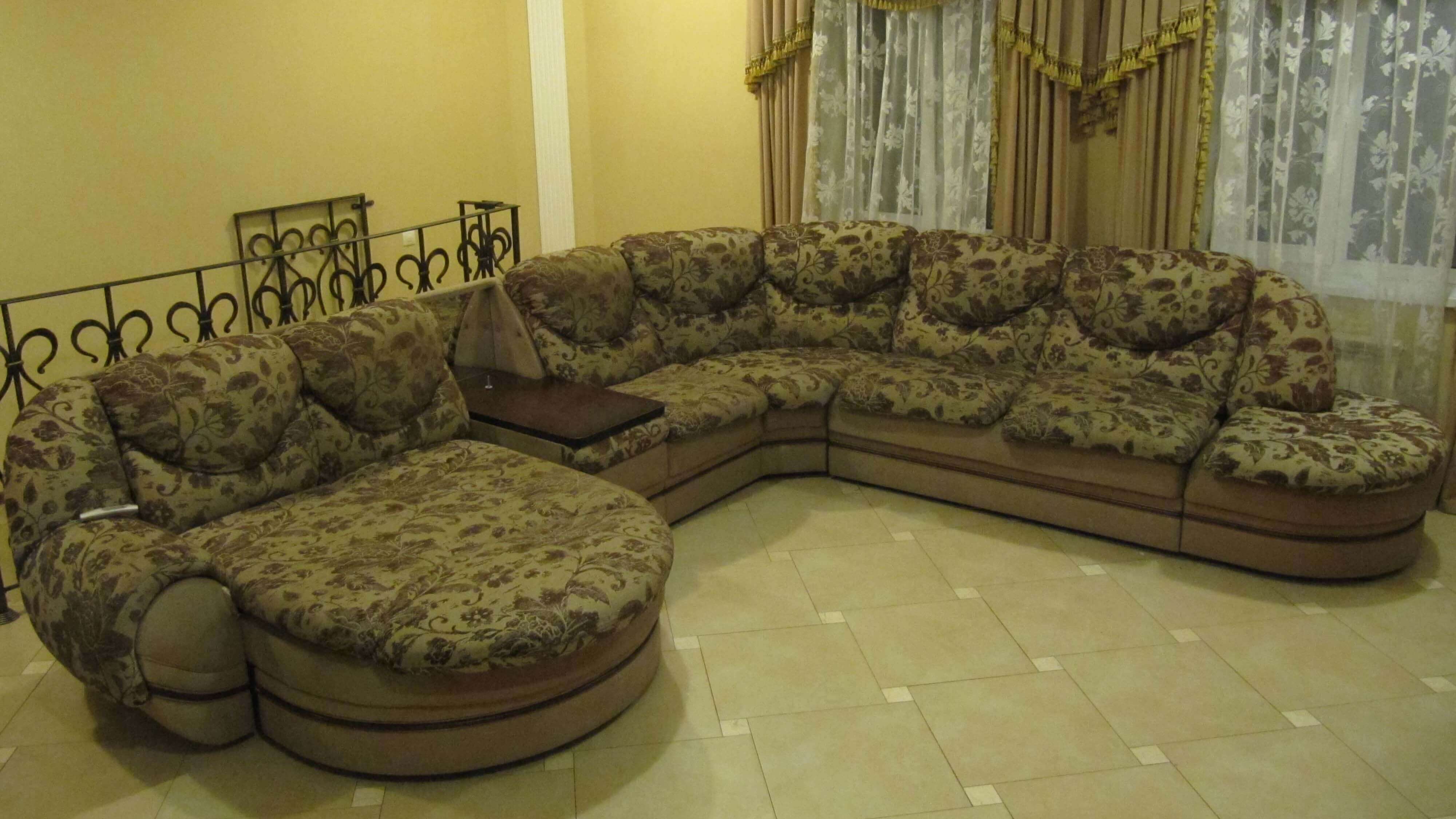 Перетяжка диванов на 📏 дому в Берёзовском: цена, вызов мастера